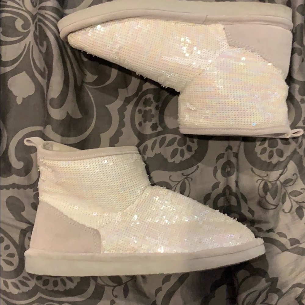 White sequence boots